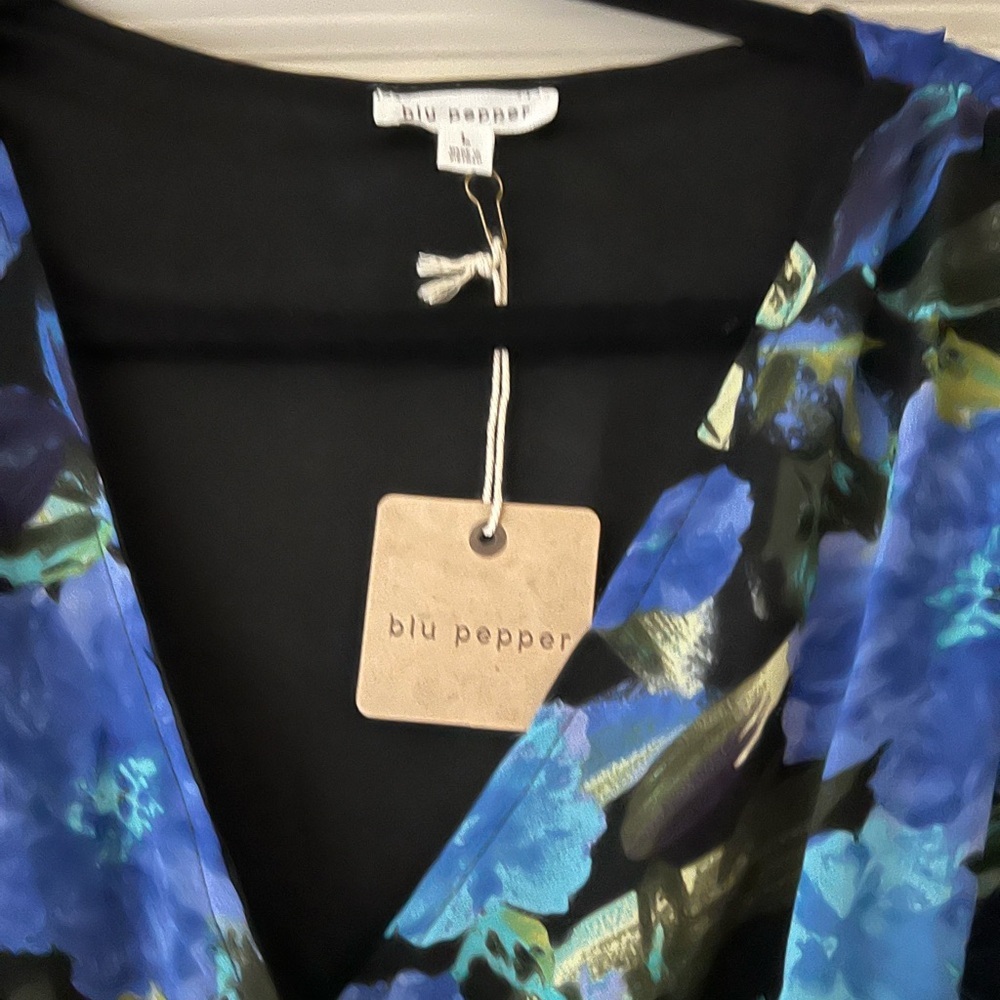 Blu Pepper Women's Top- size L - Picture 2 of 4